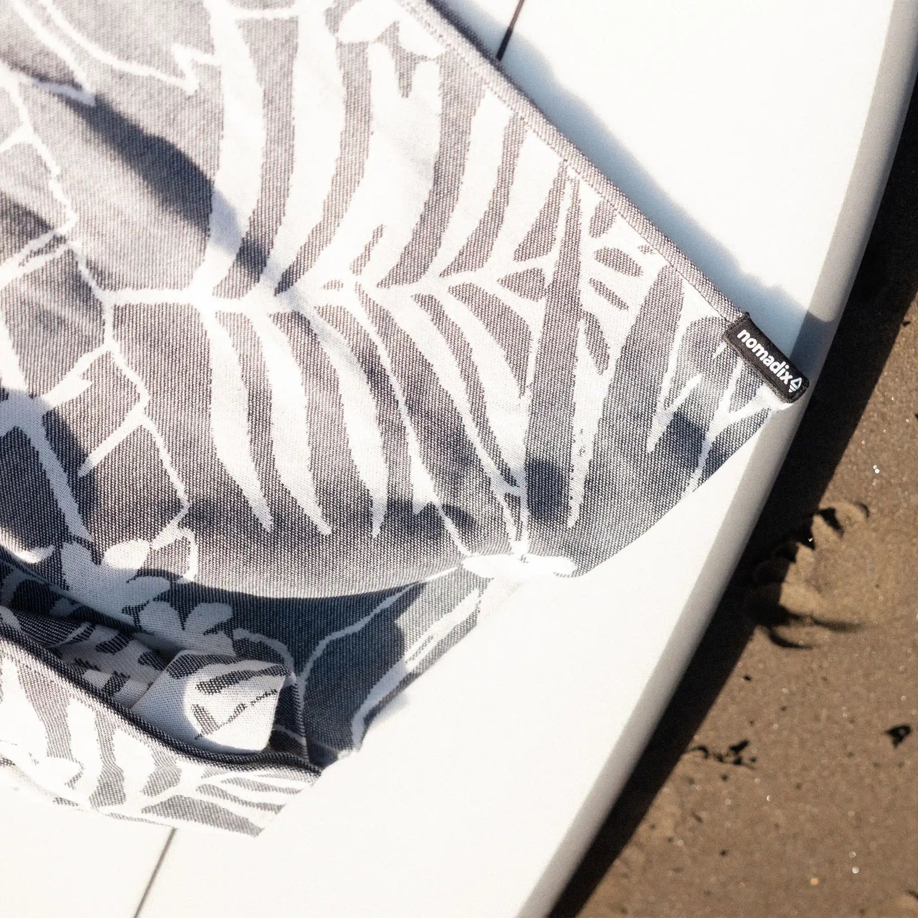 Organic Travel Towel: Retro Palms Black Nomadix