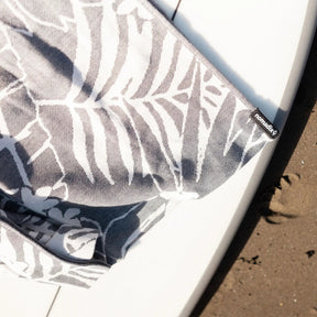 Organic Travel Towel: Retro Palms Black Nomadix