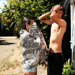 Organic Travel Towel: Retro Palms Black Nomadix
