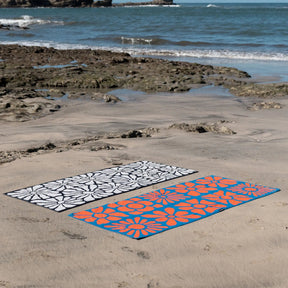 Organic Beach Towel: Lazy Daisy Black Nomadix