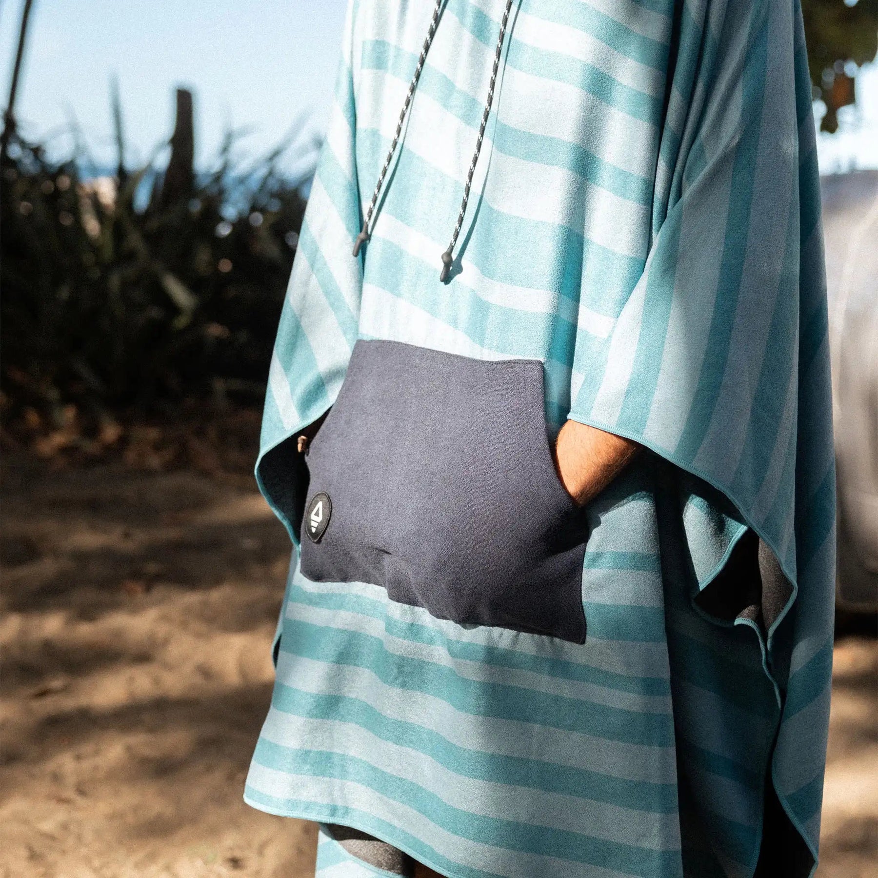 Poncho Towel: Sidewinder Agua Nomadix