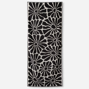 Organic Beach Towel: Lazy Daisy Black Nomadix