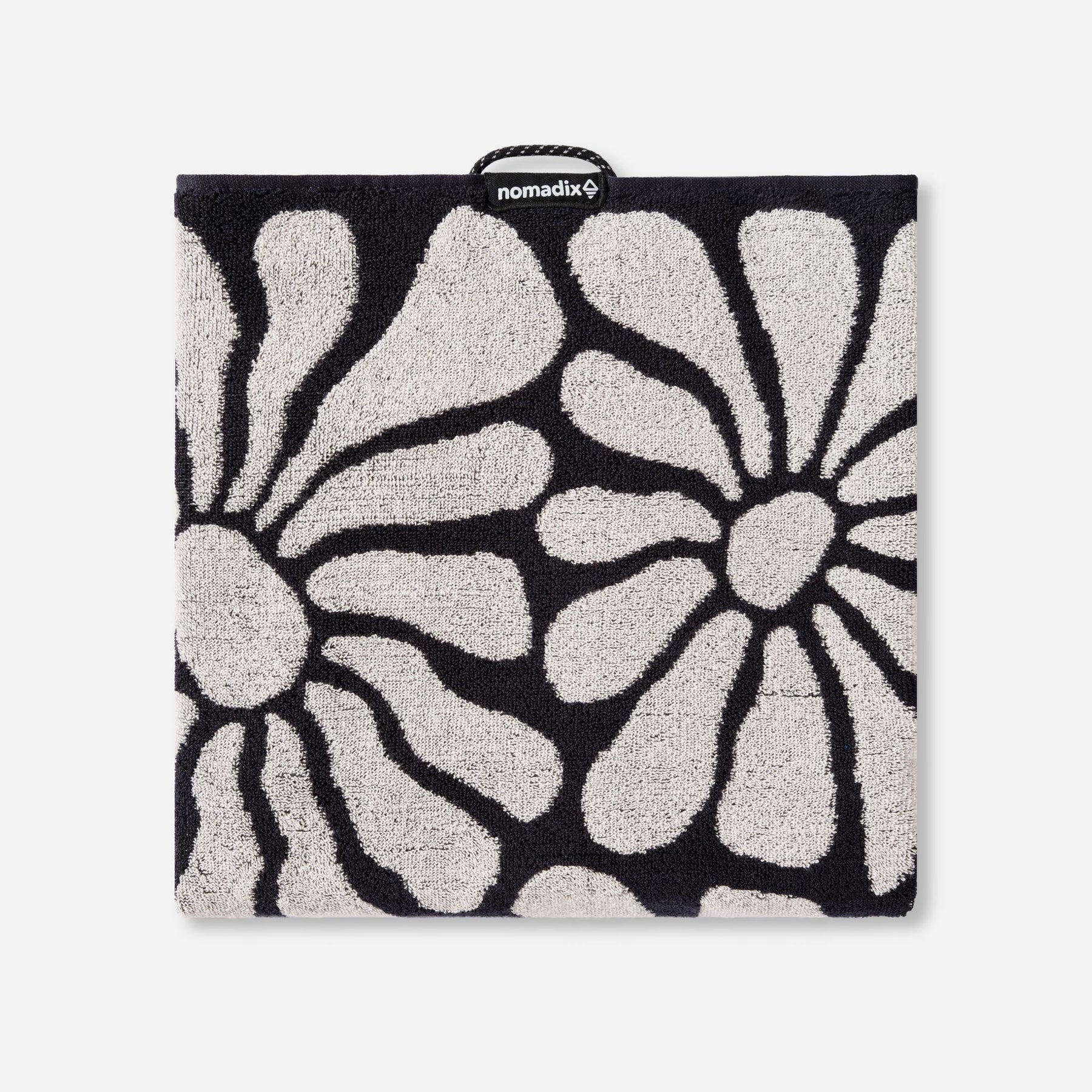 Organic Beach Towel: Lazy Daisy Black Nomadix