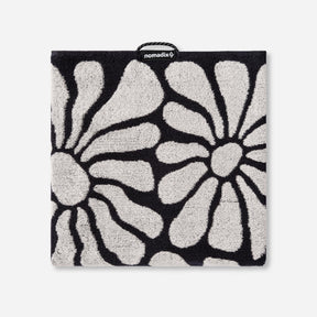 Organic Beach Towel: Lazy Daisy Black Nomadix