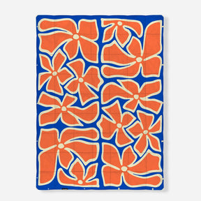 Graphene Puffer Blanket: Wild Flowers Stellar Blue Red Nomadix