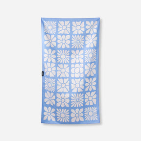 Ultralight Towel: Flowerbed Coastal Blue Nomadix