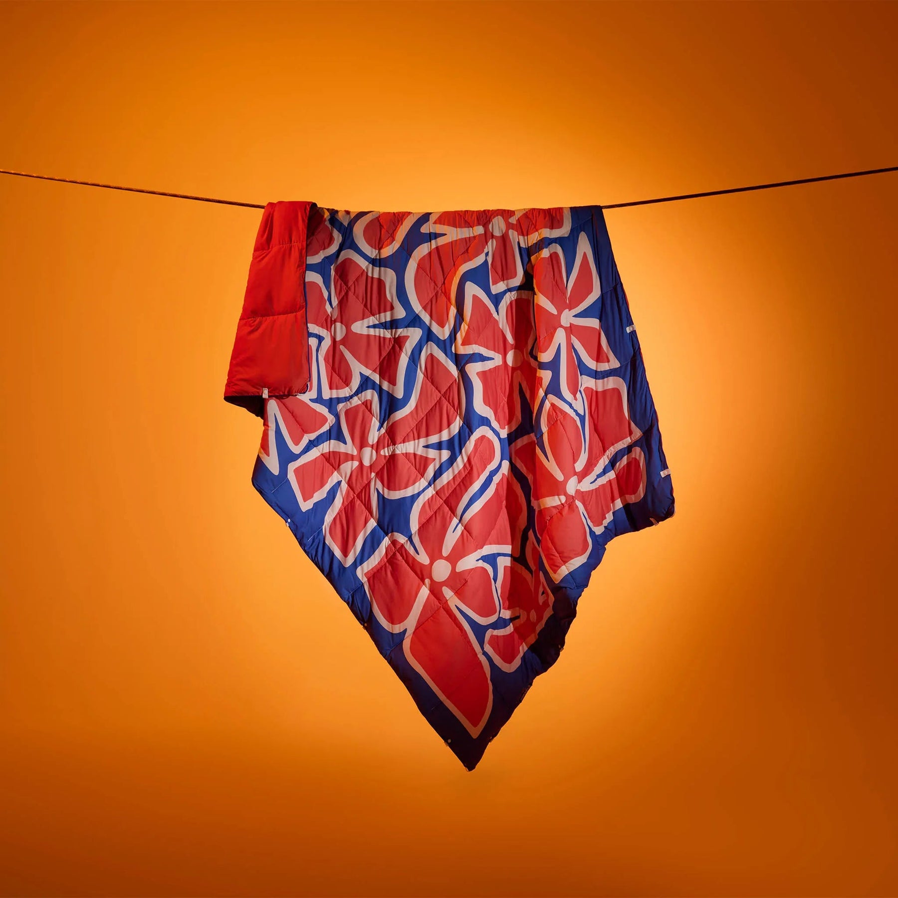 Graphene Puffer Blanket: Wild Flowers Stellar Blue Red Nomadix