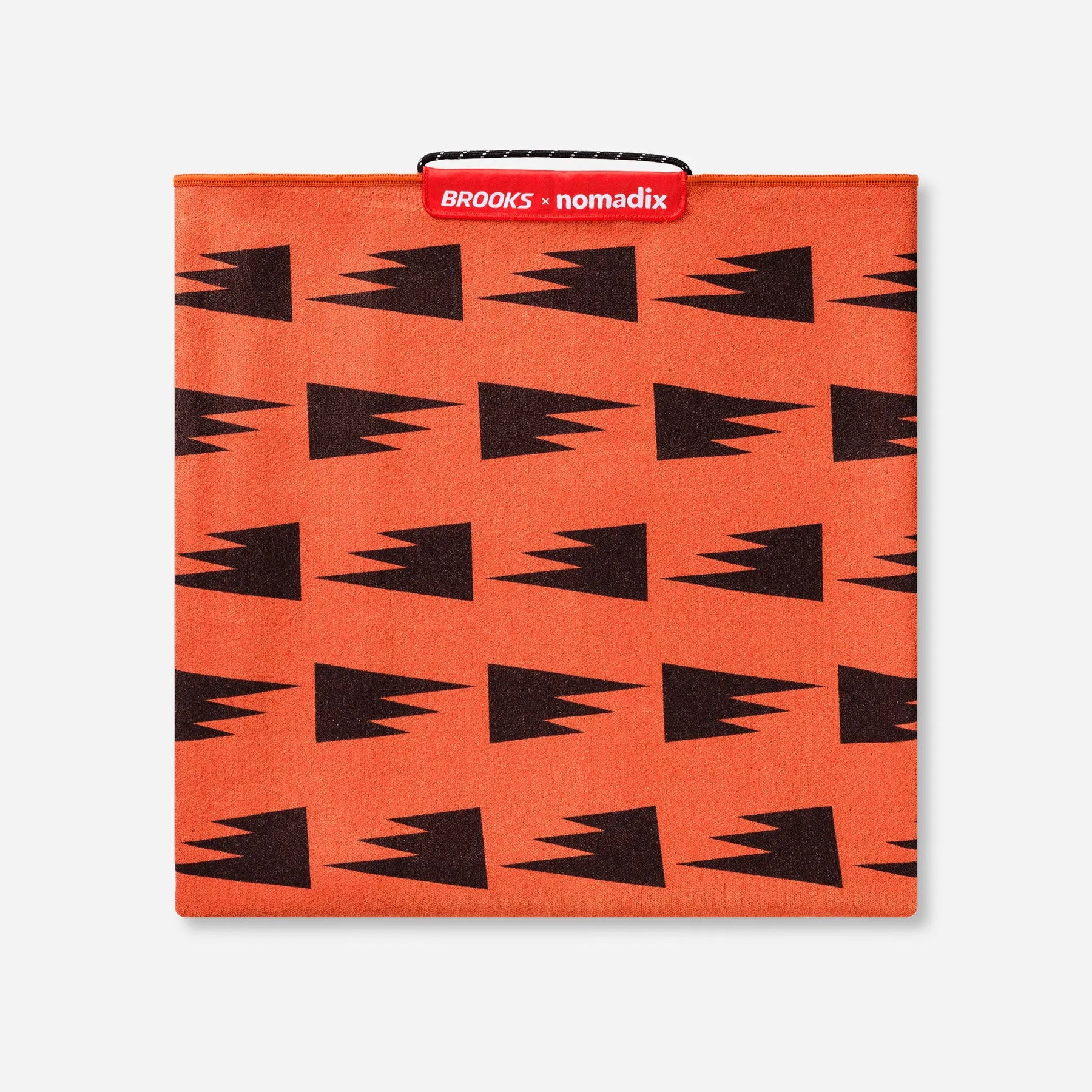 Original Towel: Summit Expedition Orange (Nomadix x Brooks) Nomadix
