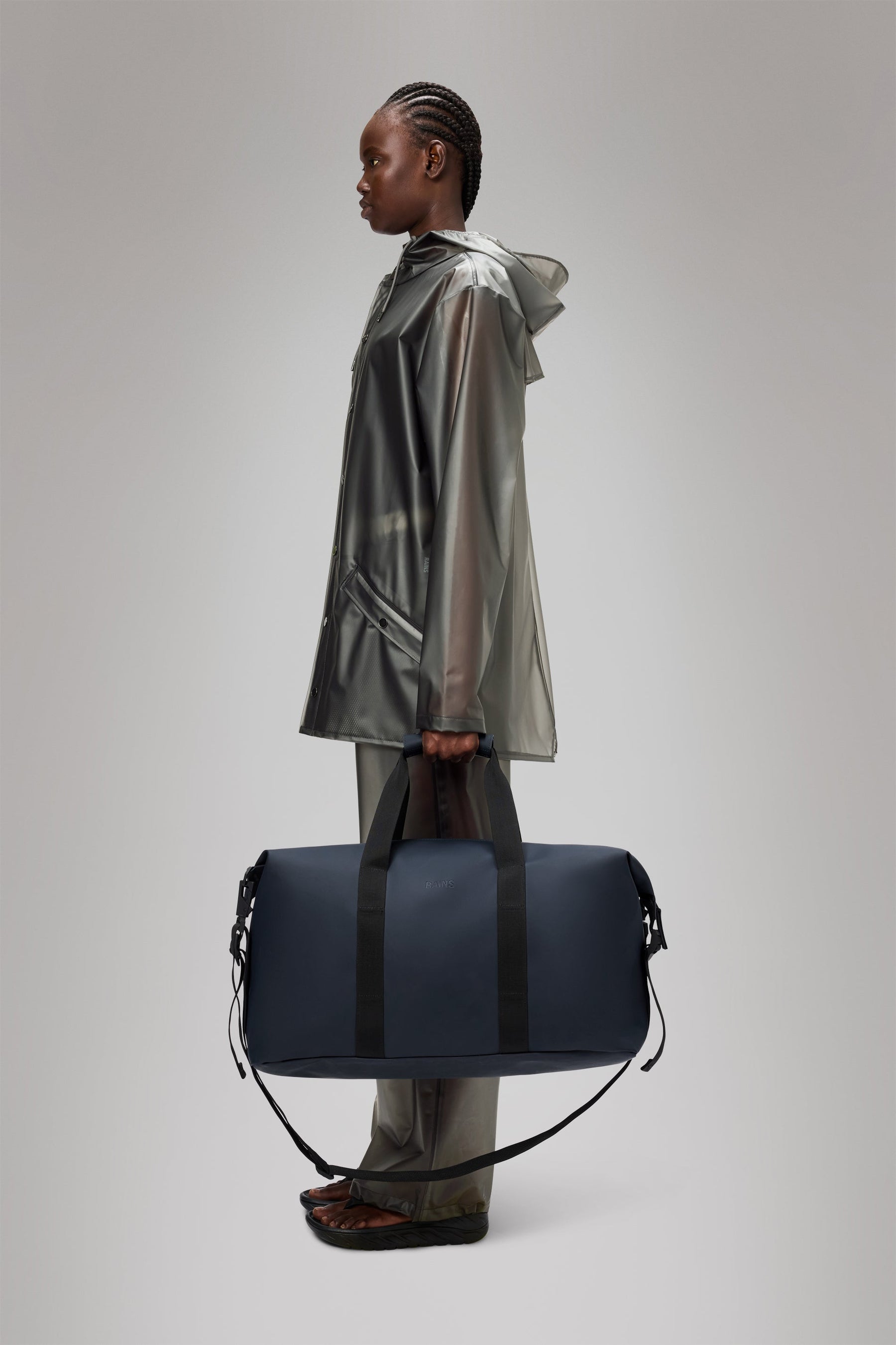 RAINS Hilo Weekend Bag Navy 36L H27 x D26 x W52 cm Weekender