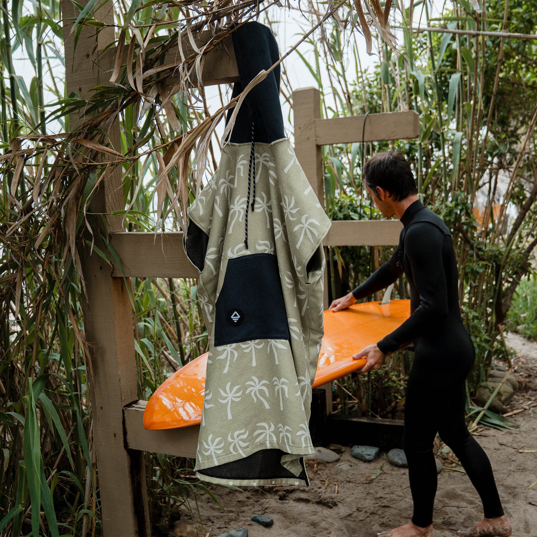Changing Poncho: Breezy Palms Olive Nomadix