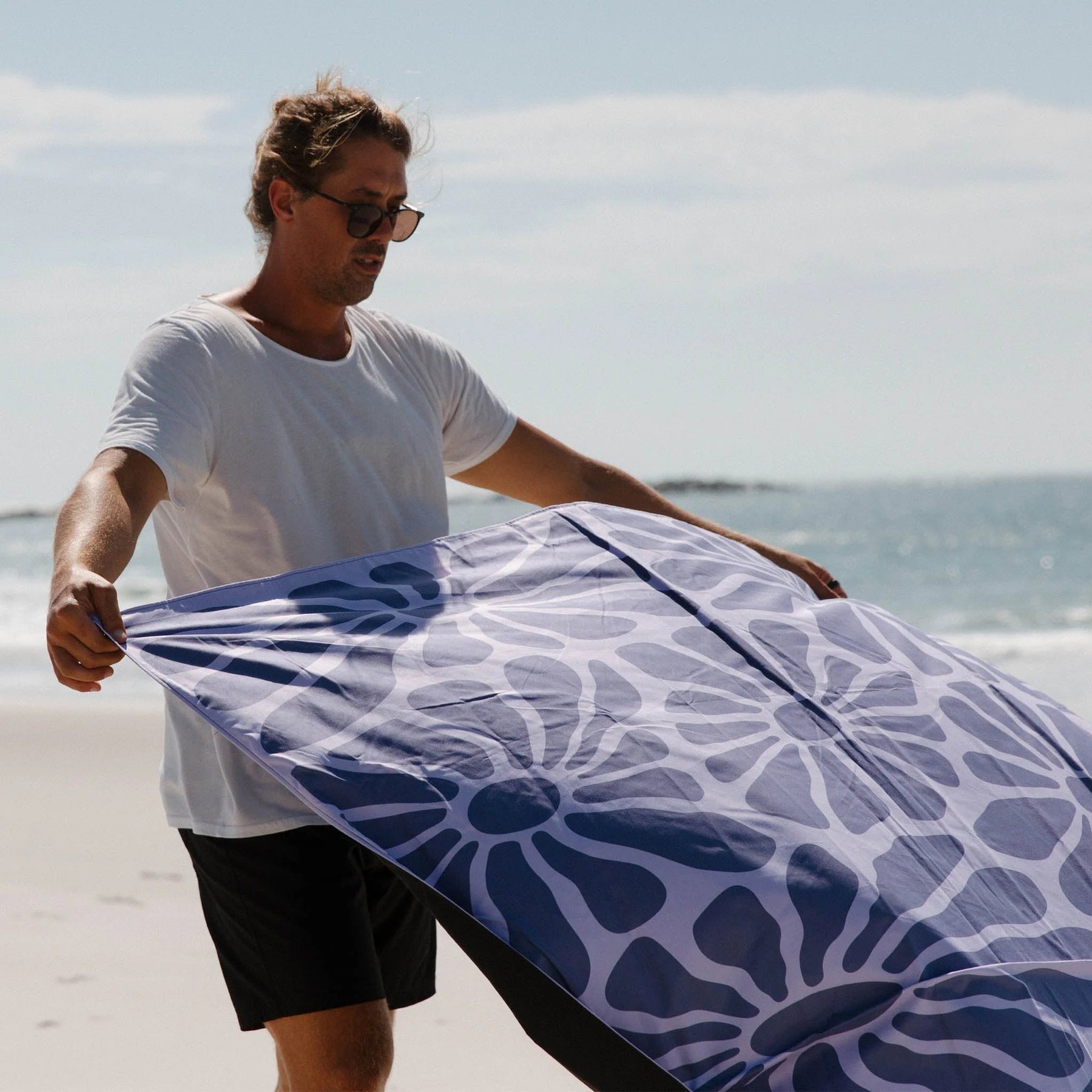 Festival Blanket: Lazy Daisy Dusk Nomadix