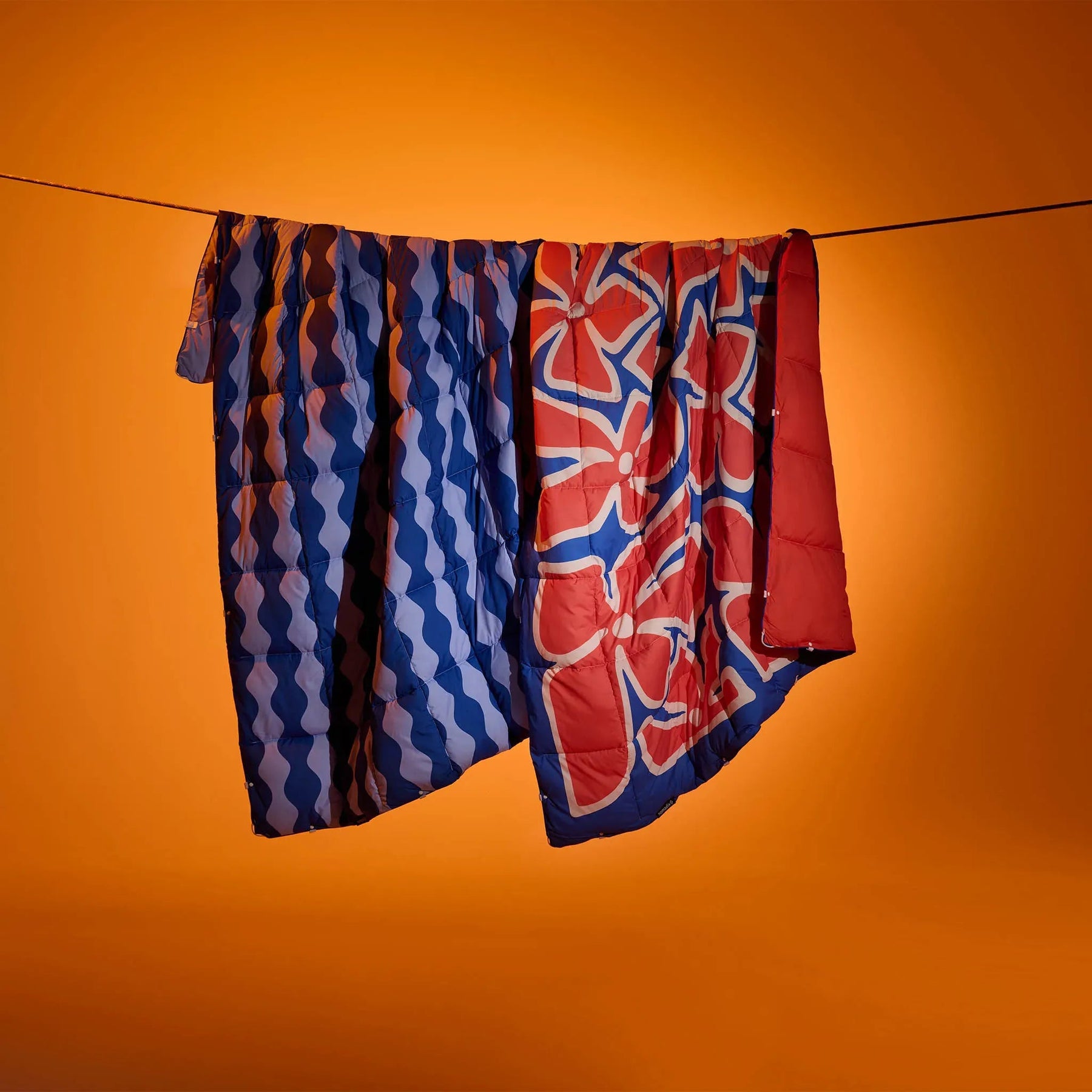 Graphene Puffer Blanket: Slack Tide Coastal Blue Nomadix