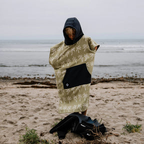 Kids Changing Poncho: Breezy Palms Olive Nomadix