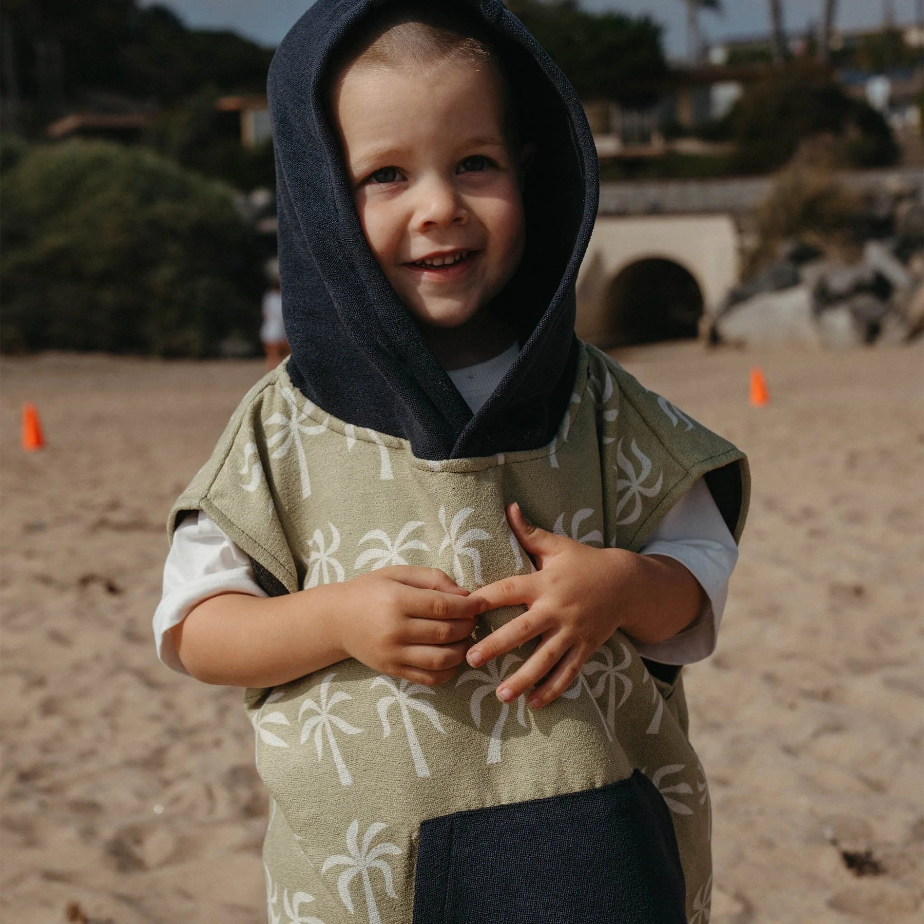 Kids Changing Poncho: Breezy Palms Olive Nomadix