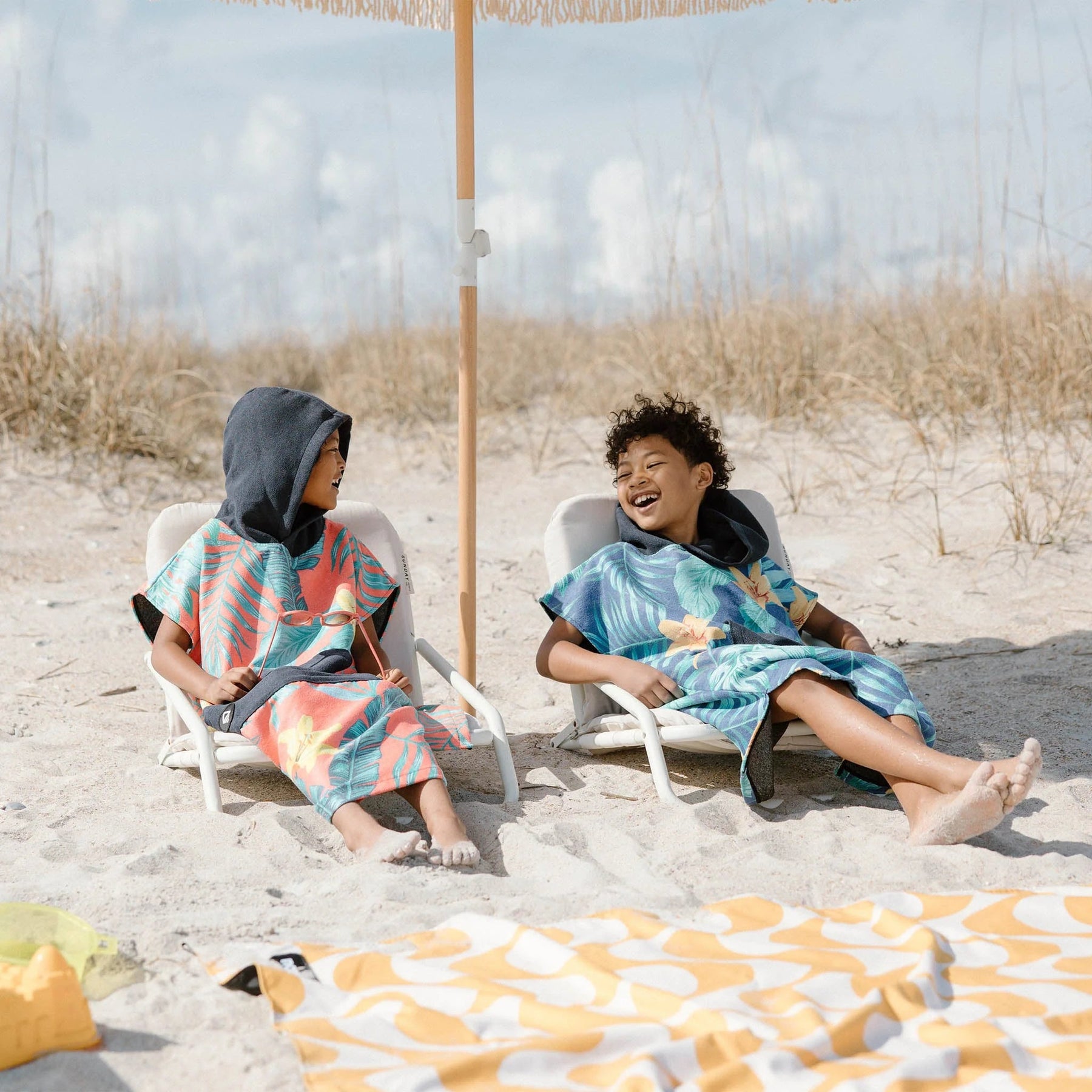 Kids Changing Poncho: Palms Coral Nomadix