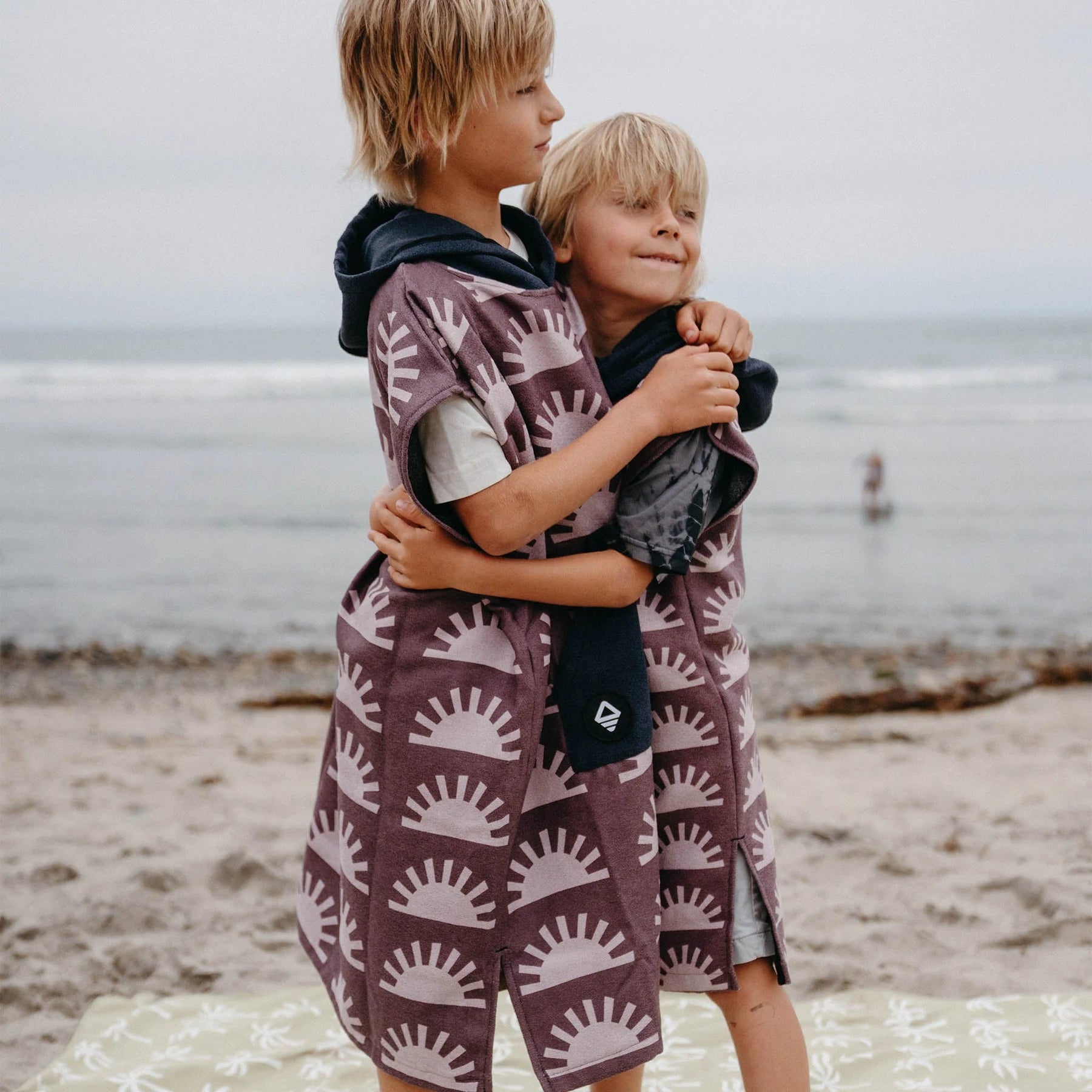 Kids Changing Poncho: Sunshine Burgundy Nomadix