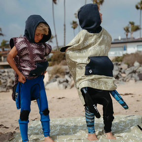 Kids Changing Poncho: Sunshine Burgundy Nomadix