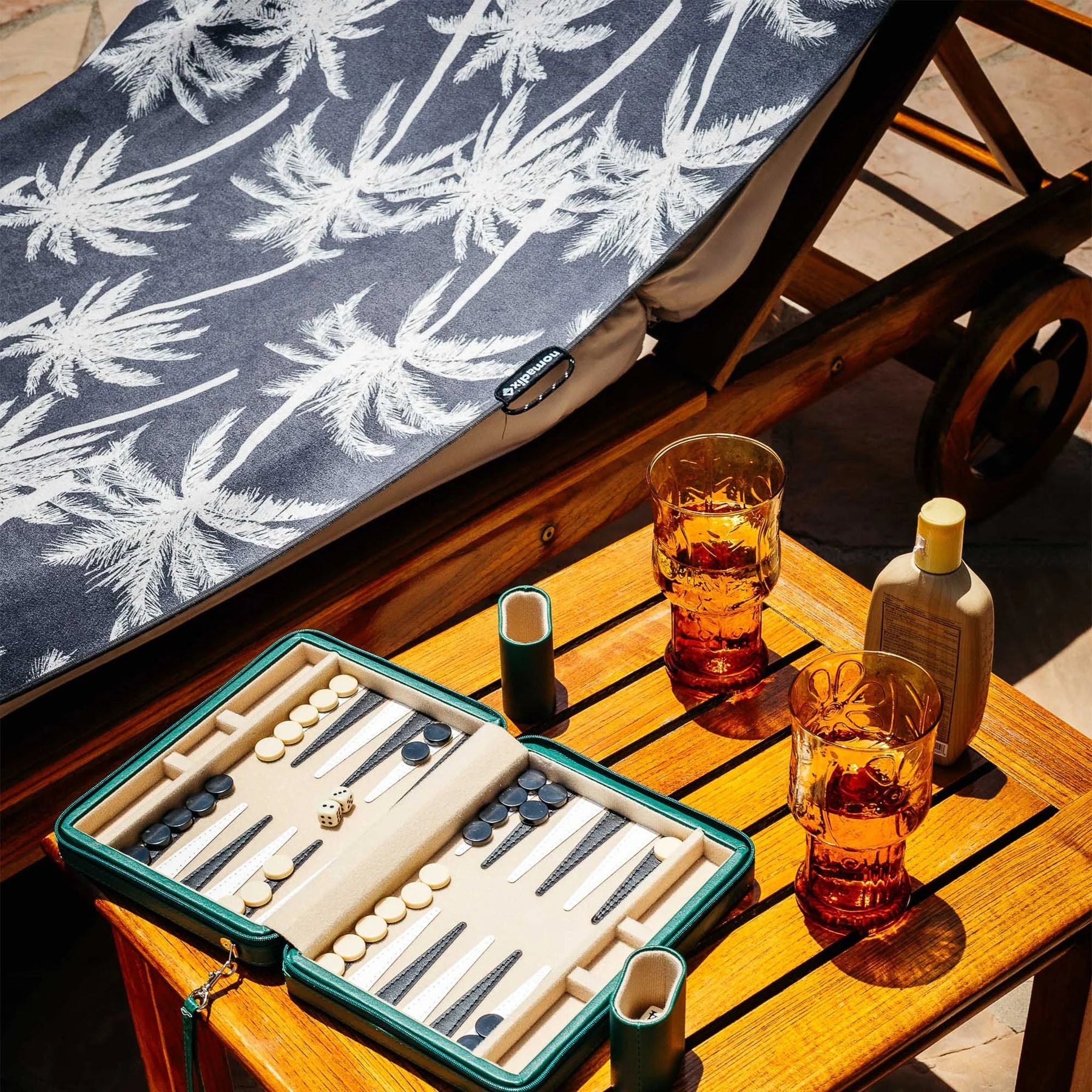 Original Towel: Bunch Palms Black Nomadix