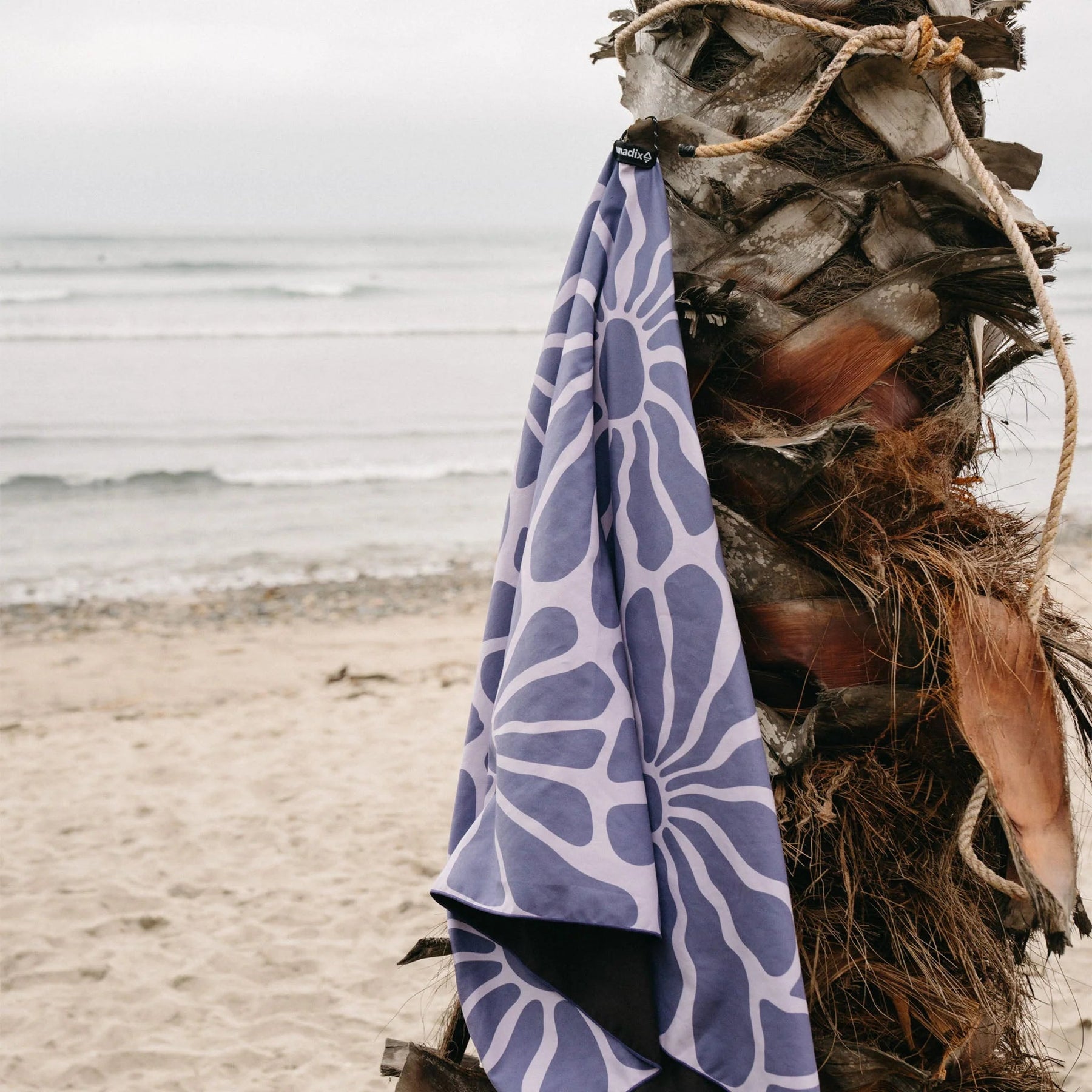 Original Towel: Lazy Daisy Dusk Nomadix