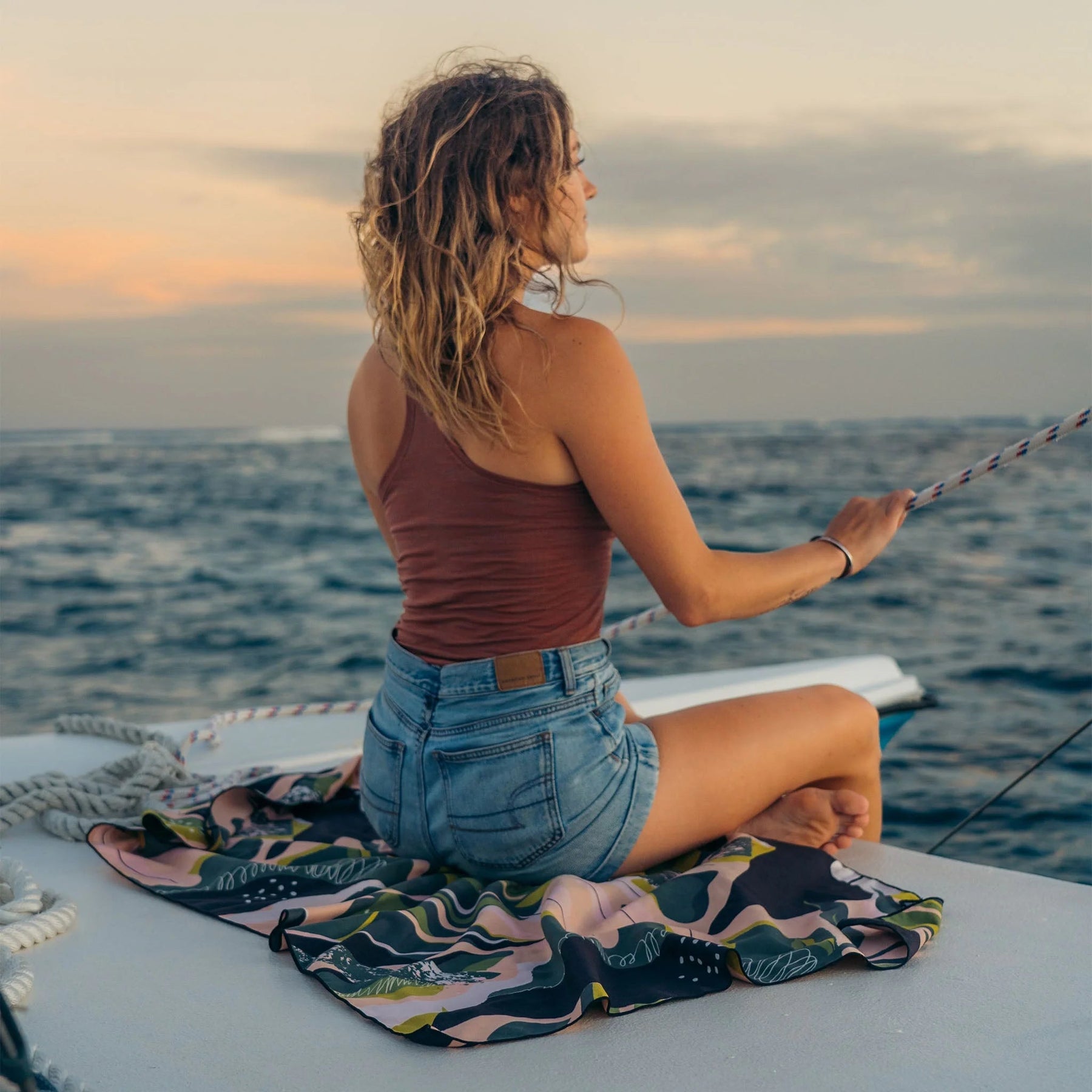 Ultralight Towel: Palms Night Nomadix